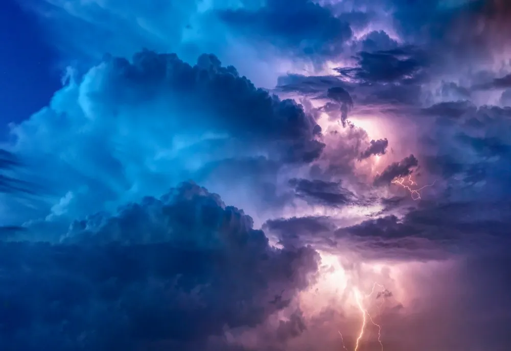 Alertă meteo! Instabilitate atmosferică în 13 județe
