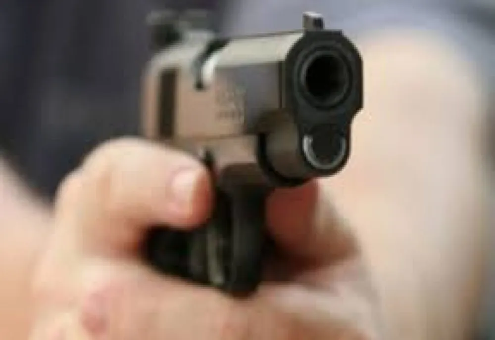 Un tânăr a împușcat, în Pitești, o adolescentă de 15 ani cu un pistol cu bile