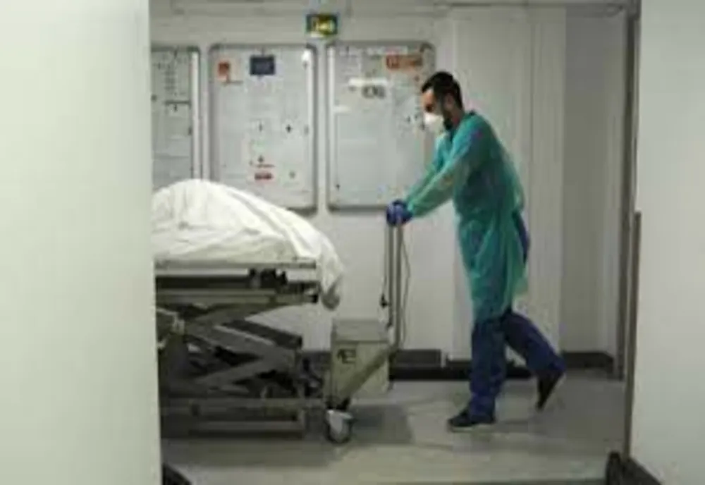 Un băiat de 16 ani nevaccinat a murit de Covid