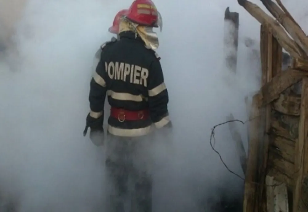 Incendiu într-un bloc din Galați: O persoană a murit