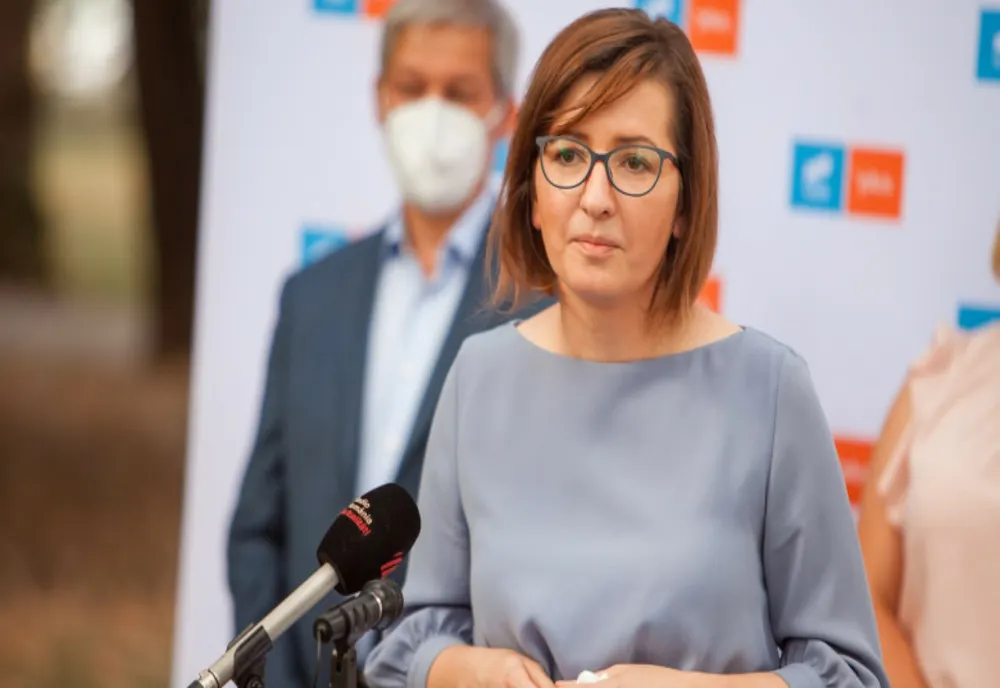 Ioana Mihăilă: În ziua cu recordul absolut de morţi de la începutul epidemiei, s-a născut monstruoasa coaliţie împotriva sănătăţii publice