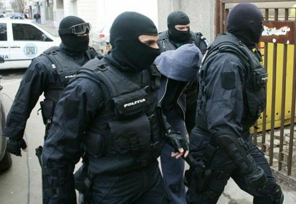Instituție publică, vizată într-un dosar de delapidare: 5 persoane suspectate că şi-au însuşit peste 3 milioane de euro din gestiunea unei firme