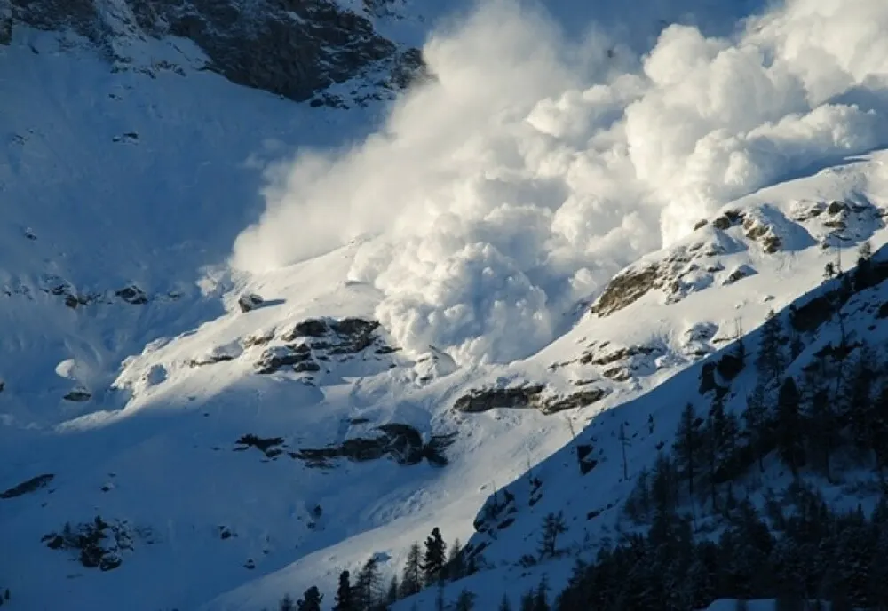 PERICOL DE AVALANȘE ÎN MUNȚII FĂGĂRAȘ ȘI BUCEGI