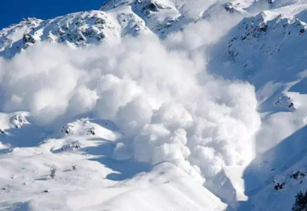 Un nou risc însemnat de avalanșe