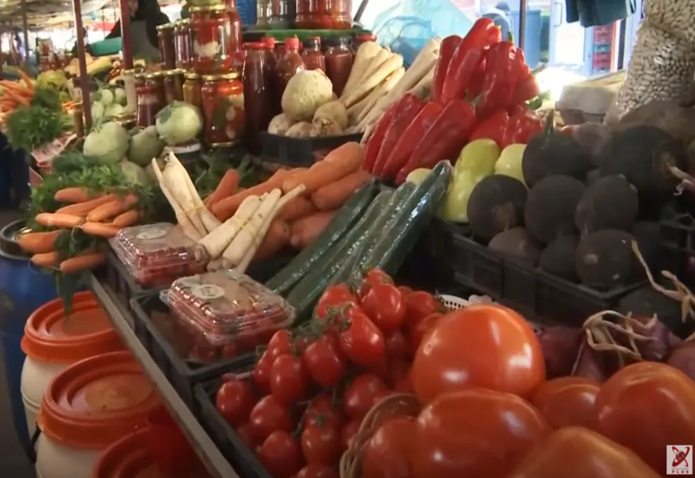 Scumpirile schimbă coșul de cumpărături în Postul Paștelui: românii cumpără tot mai puțin