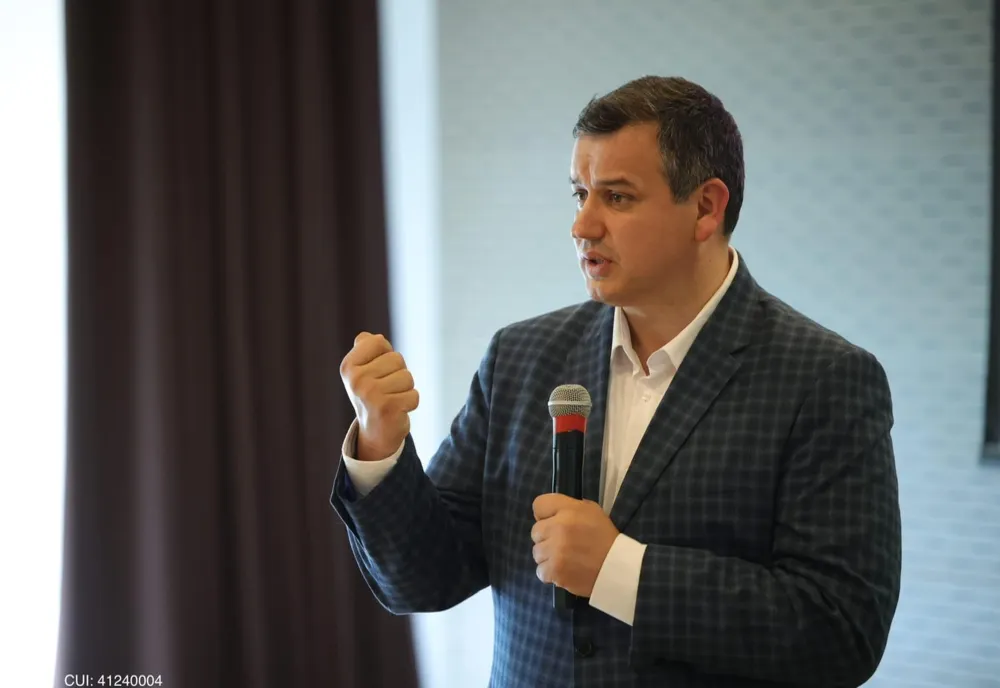 Negocieri decisive pentru Guvernul Tomac: Lista finală de miniștri, anunțată miercuri, iar joi sau vineri va fi depusă în Parlament, alături de programul de guvernare