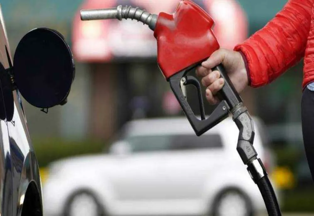 Ilie Bolojan anunță ieftinirea carburanților: Petromidia revine la capacitate maximă