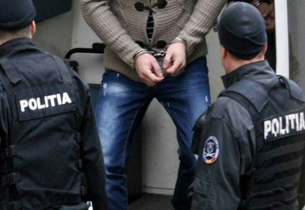 Peste 20 de persoane urmărite penal pentru furt de motorină de pe șantierele feroviare Brașov–Sighișoara. Procurorii au descoperit aproape 2 tone de combustibil furat