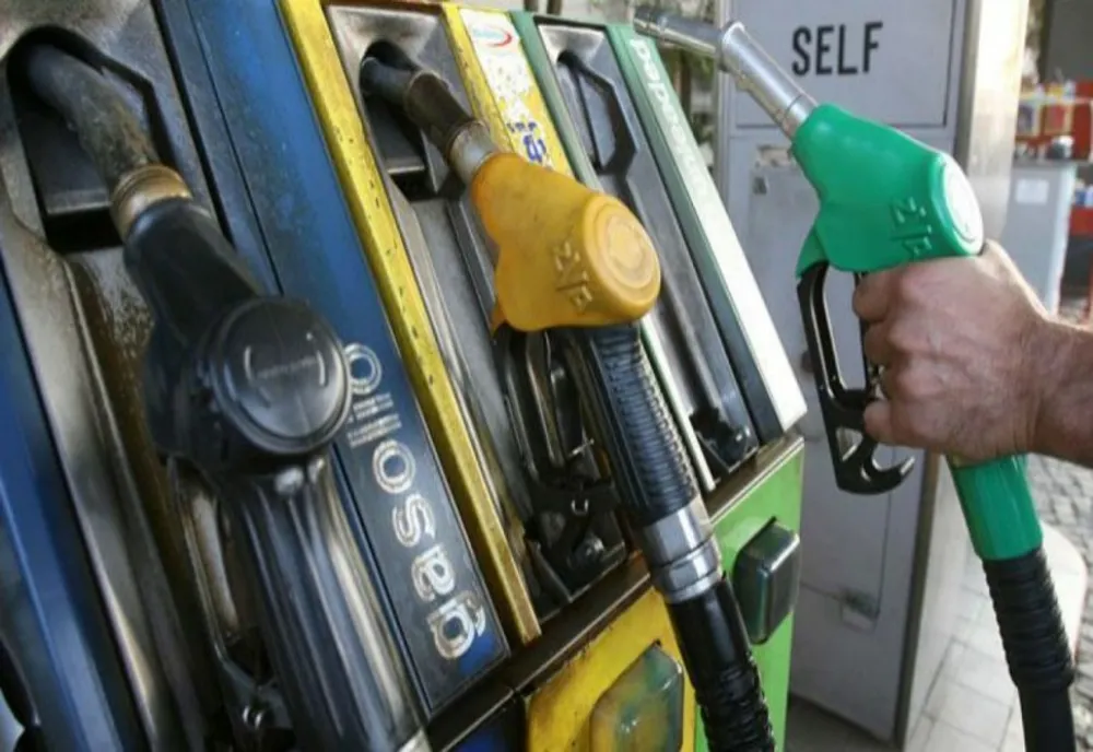  Prețurile carburanților pe 3 august: în București, benzina pornește de la 9,41 lei, iar motorina de la 10,57 lei pe litru