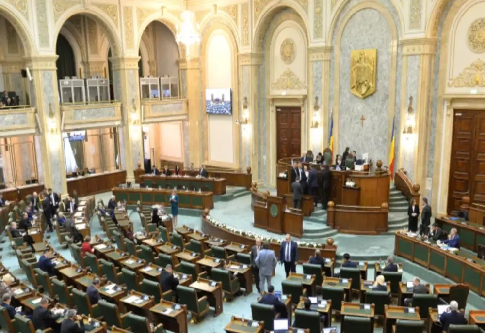 Senatorii și deputații rămân la muncă. Sesiunea extraordinară, prelungită până la votul pe legea salarizării