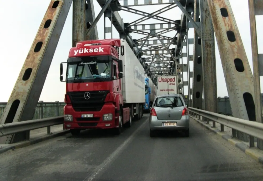 Restricții de circulație pe Podul Prieteniei Giurgiu–Ruse din cauza lucrărilor
