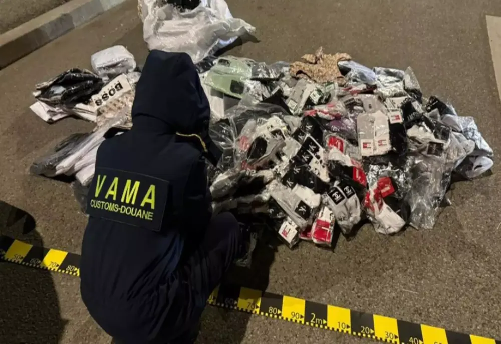 Captură de peste 3 milioane de lei în Timiș: articole vestimentare suspecte de contrafacere, descoperite într-un TIR