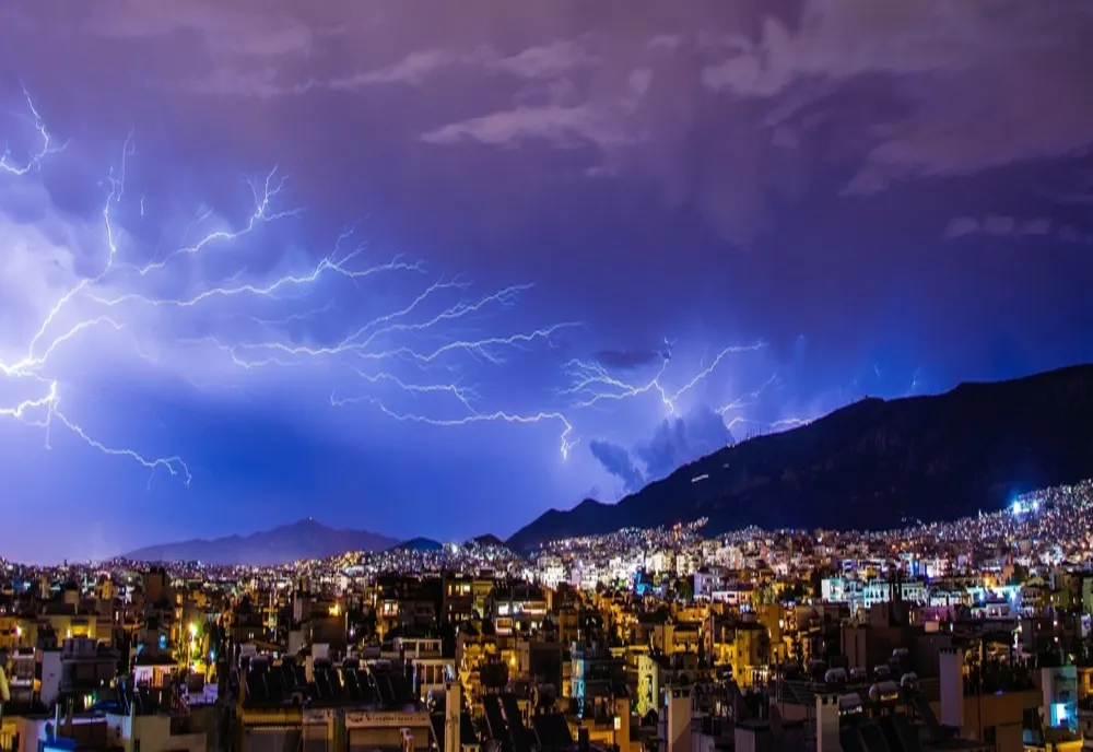 România, prinsă între caniculă și furtuni. Cum va fi vremea sâmbătă, 8 august