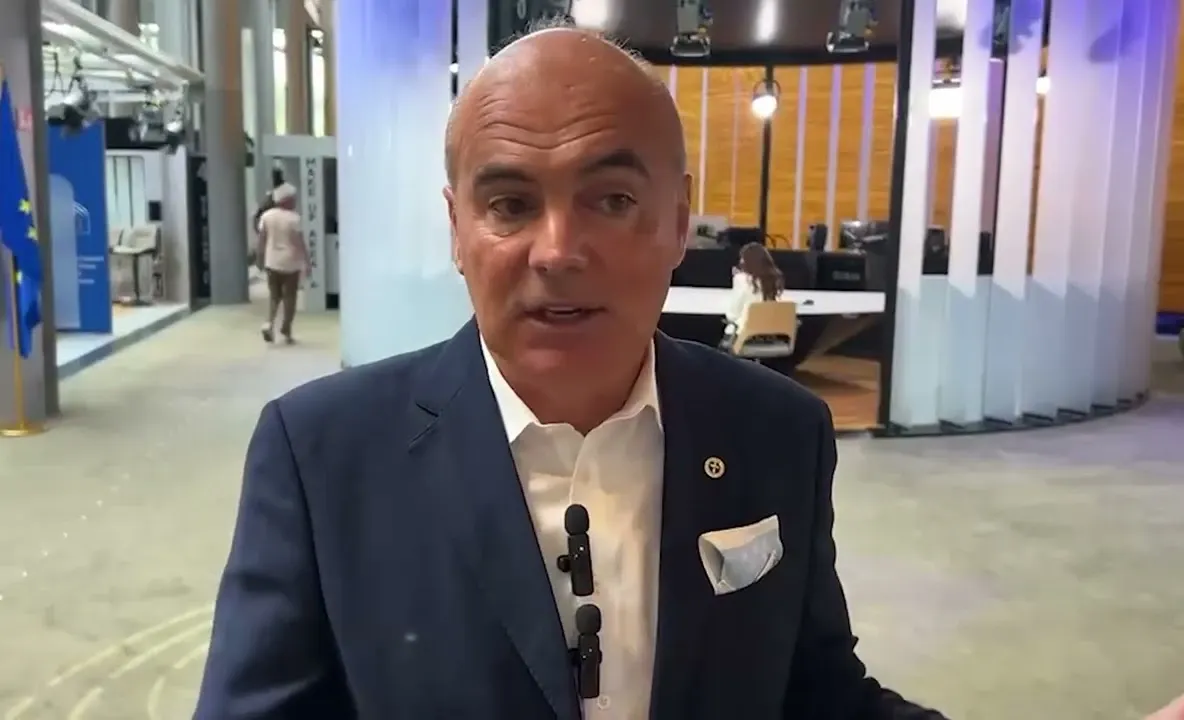 Rareș Bogdan cere demisia Ursulei von der Leyen! Înlocuitorul ei, Emmanuel Macron