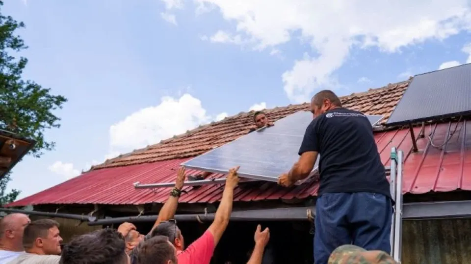 26 de gospodării izolate vor avea pentru prima dată energie electrică
