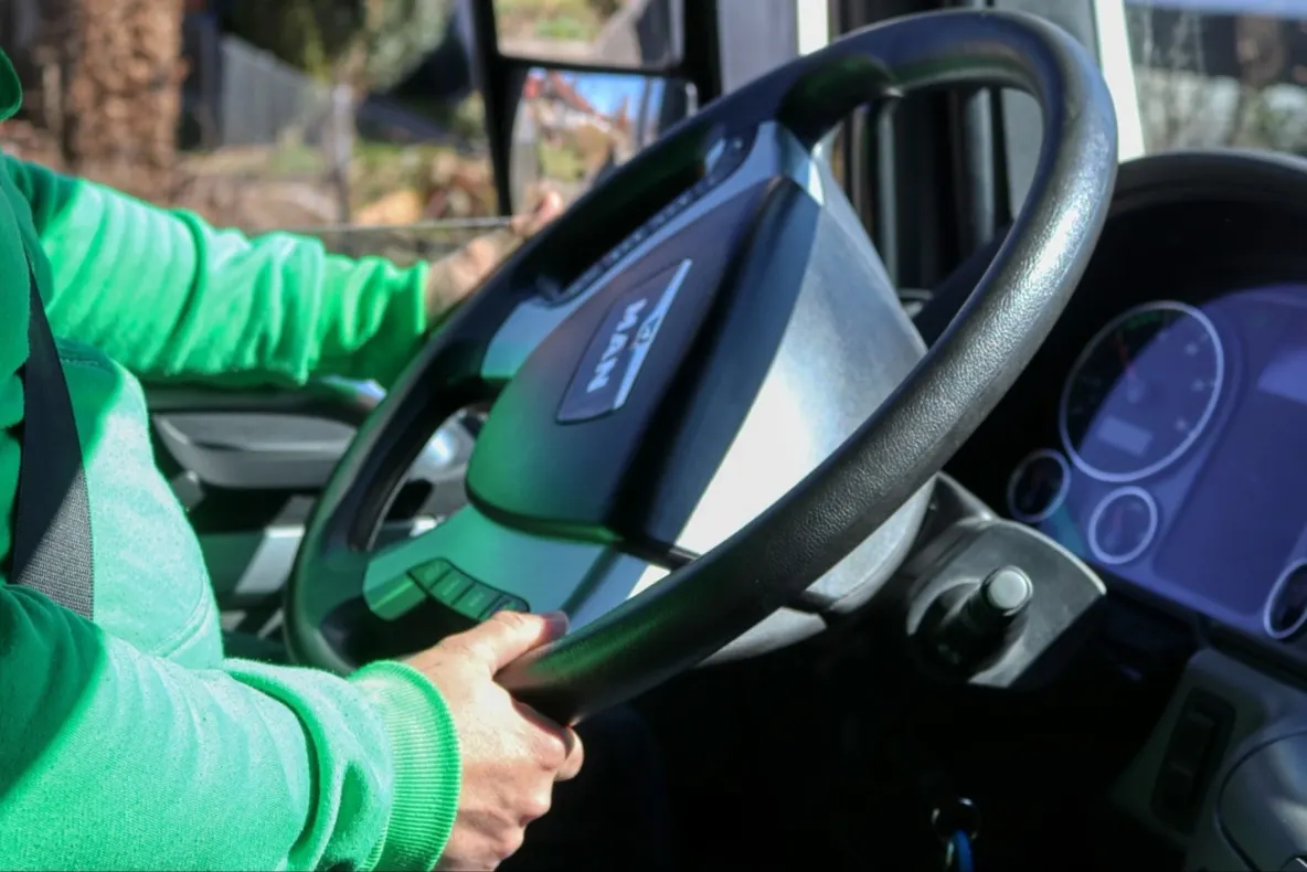 O mică avere uitată pe scaun, în Cluj-Napoca. Gestul remarcabil al unui șofer de troleibuz