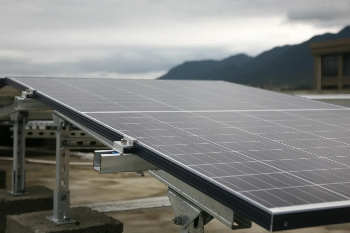 Panourile fotovoltaice toamna: cât curent produc în zilele ploioase și cât de mult scade randamentul