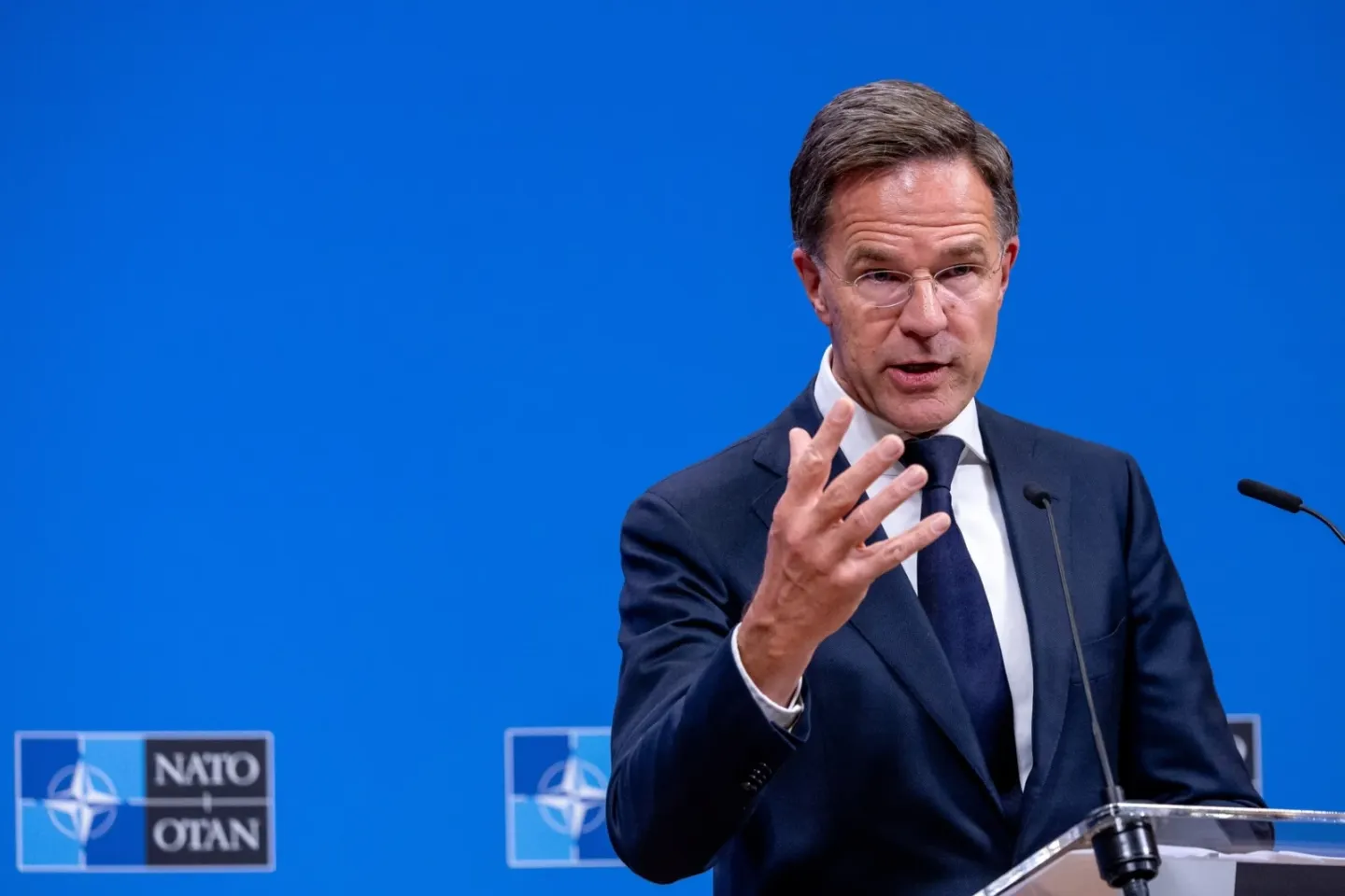 Mark Rutte susține armistițiul energetic, în timp ce Zelenski cere muniție pentru avioanele F-16