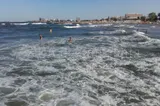 Două persoane, căutate în mare la Olimp. Una a fost scoasă la mal și resuscitată