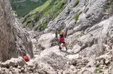 Scene neobișnuite în Bucegi. Doi turiști au încercat să folosească trotinetele pe traseul montan