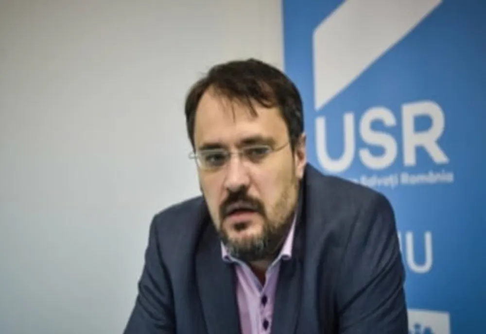 PSD le cere tuturor parlamentarilor să voteze moțiunea simplă împotriva ministrului Cristian Ghinea: Trebuie să plece!