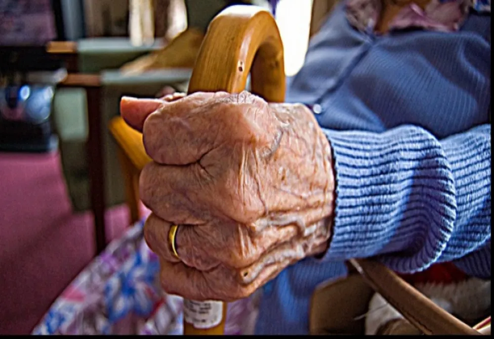 Bomba zilei! Pensionarii cu venituri din pensii care depăşesc 4.000 de lei vor plăti contribuţii de sănătate