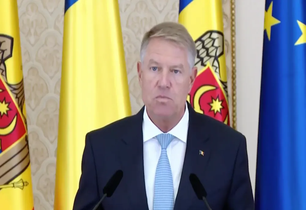 Iohannis, de Ziua Pompierilor din România: Aveţi vocaţie de salvatori şi vă suntem recunoscători pentru sacrificiile uriaşe făcute