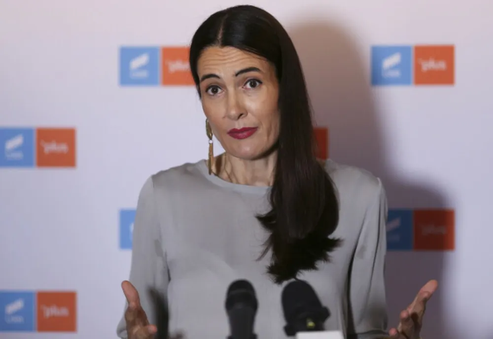 TU DECIZI. Dosar de candidat: Clotilde Armand, primărița cercetată după ce s-a premiat singură și care a stârnit scandalul datelor colectate ilegal de primărie