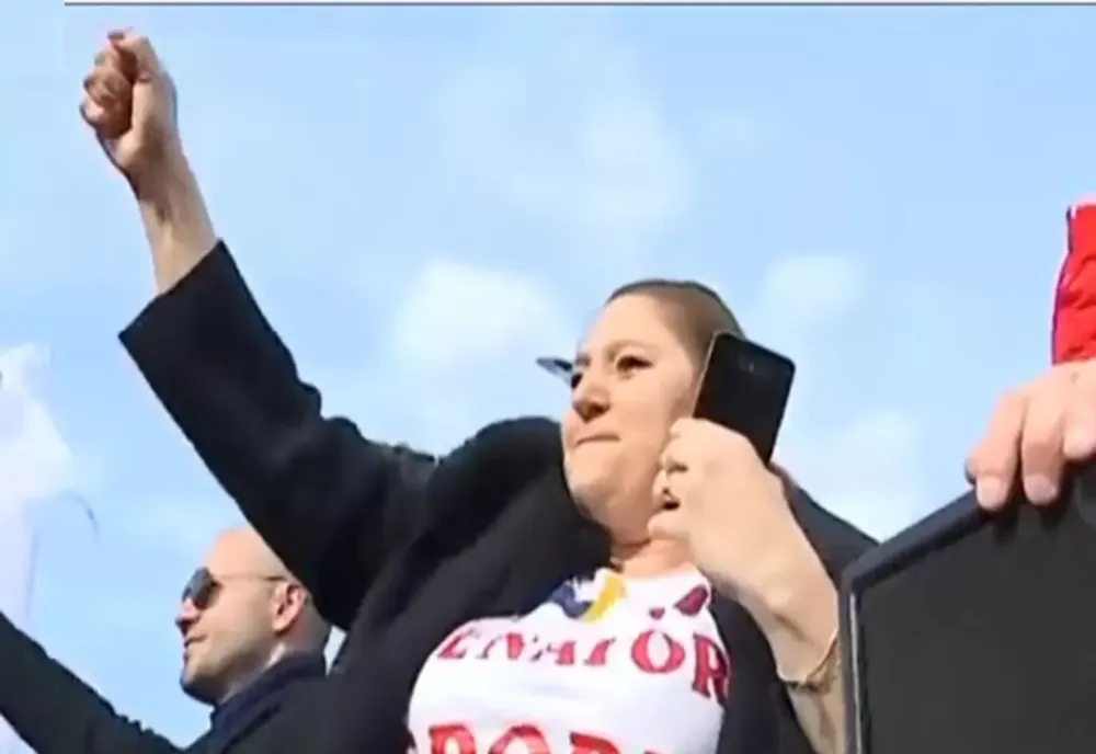 Protestul organizat de apropiații Dianei Șoșoacă, în fața Parlamentului, fără succes: Un singur camion este prezent