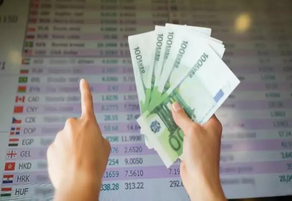 MONEDA EUROPEANĂ ȘI ALTE VALUTE IMPORTANTE SCAD ÎN RAPORT CU LEUL