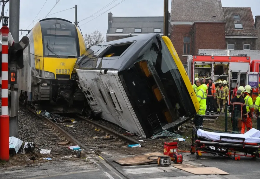 Tragedie în Belgia: un tren a spulberat un microbuz cu elevi