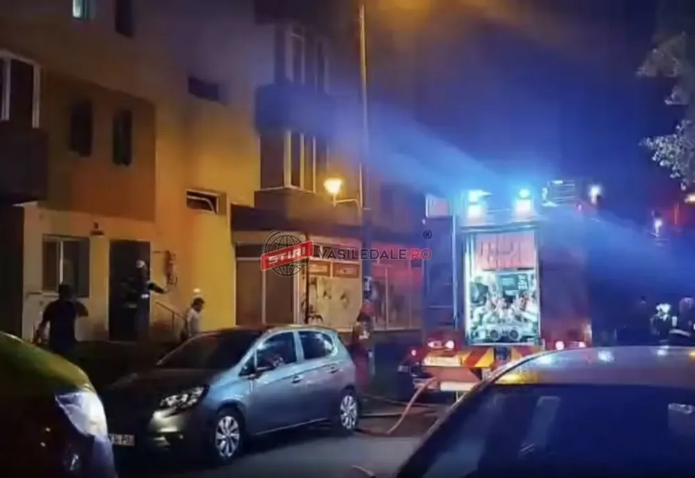 Incendiu într-un bloc din Baia Mare. Două persoane au fost rănite și au suferit arsuri