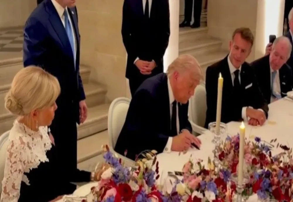 Moment istoric la Versailles. Donald Trump a semnat ACORDUL DE PACE cu Iranul