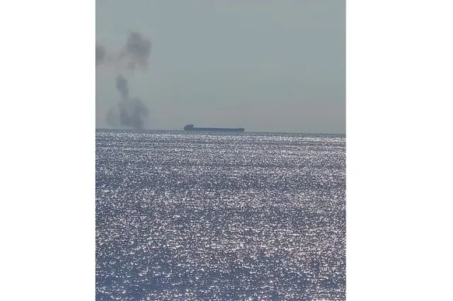 Alertă de securitate în Marea Neagră. Navă comercială lăsată în derivă după ce a fost lovită de o dronă